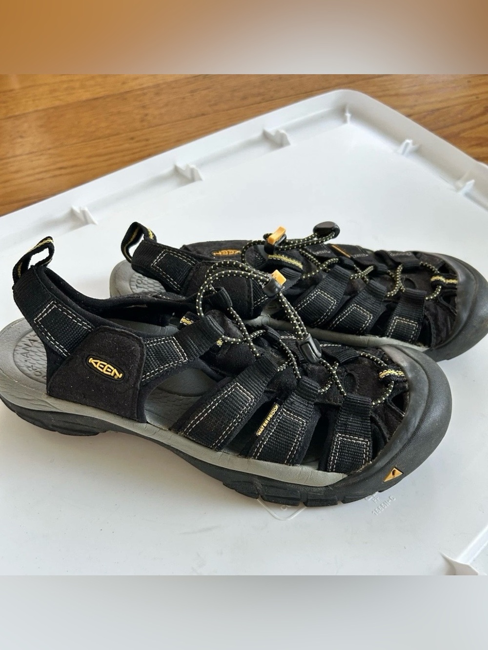 KEEN Women’s 10.5 Newport H2 Closed Toe Water Sandal Shoes Waterproof Active